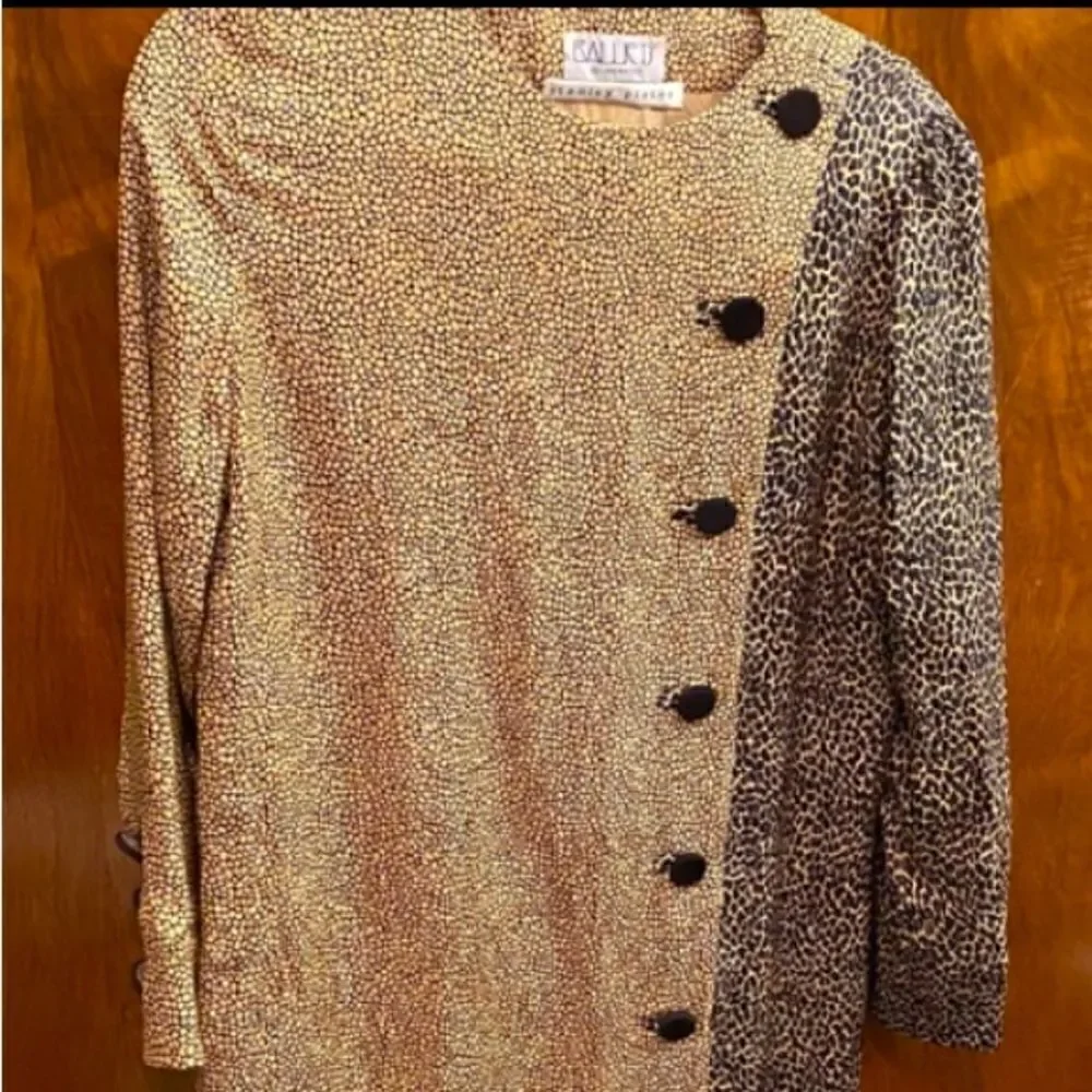 🐆 Unique animal print fabric from Balliet’s. Design by Stanley Platos sz 8